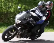 Ceinture lombaire utilisée en moto pour prévenir les douleurs dorsales